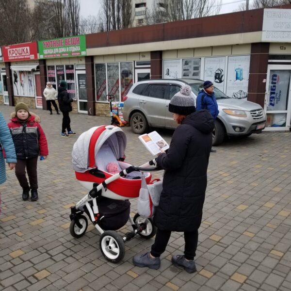 Christian literature given away in Ukraine